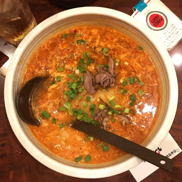 「宮崎辛麺（十辛）にんにくｗ」@辛麺屋 赤丸 鶴見本店の写真