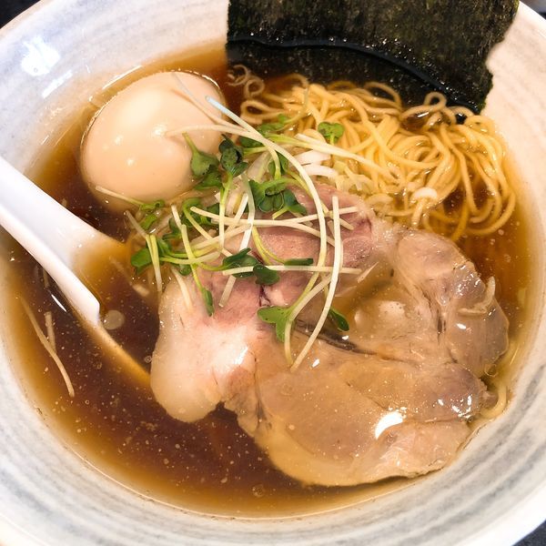 「醤油らーめん ¥750＋味付玉子 ¥100」@石山商店の写真