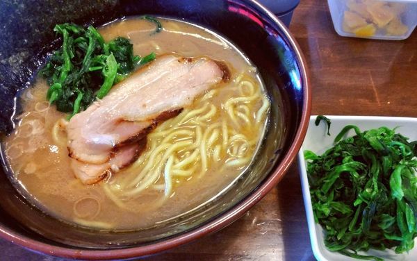 「ラーメン小＋ホーレンソー」@横濱家系ラーメン 横田家の写真