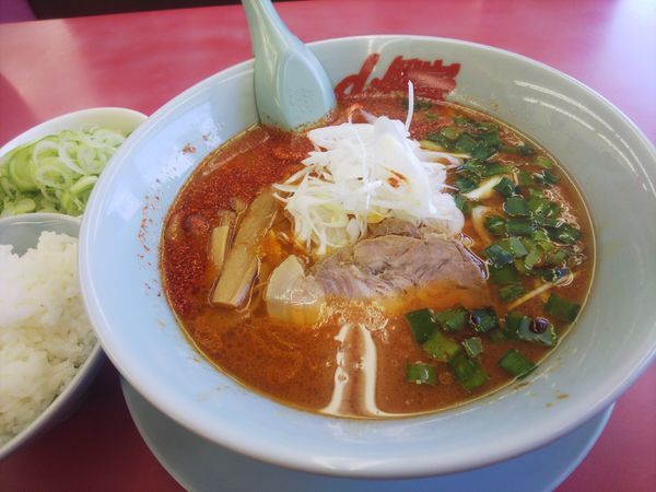 「地獄の激辛ラーメン870円(クーポン薬味ネギ）」@ラーメン山岡家 瑞穂店の写真