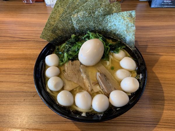「MAXラーメンほうれん草増＋海苔増＋ウズラ増x２」@横浜家系ラーメン 道三家の写真