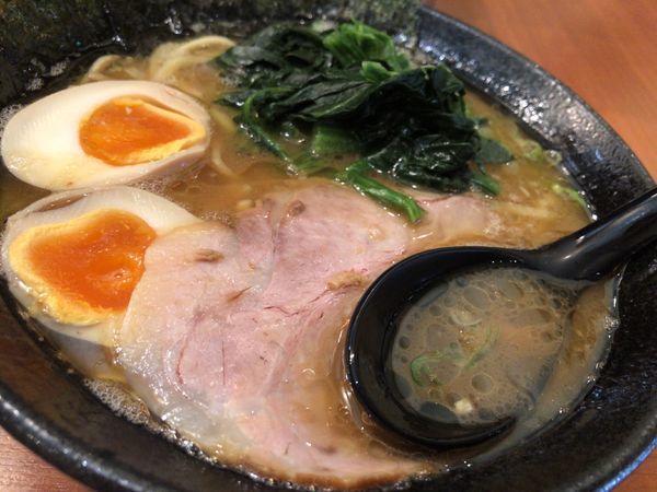 「ラーメン＋味玉」@横浜家系らーめん りゅうの写真