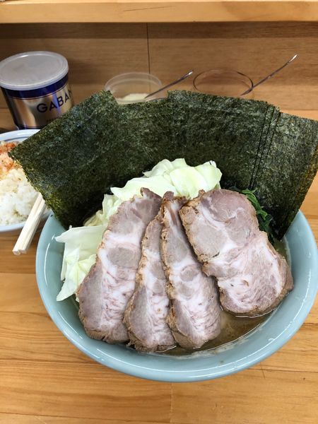 「チャーシューめん大盛り 海苔 ほうれん草×２ 小ライス」@捲り家の写真
