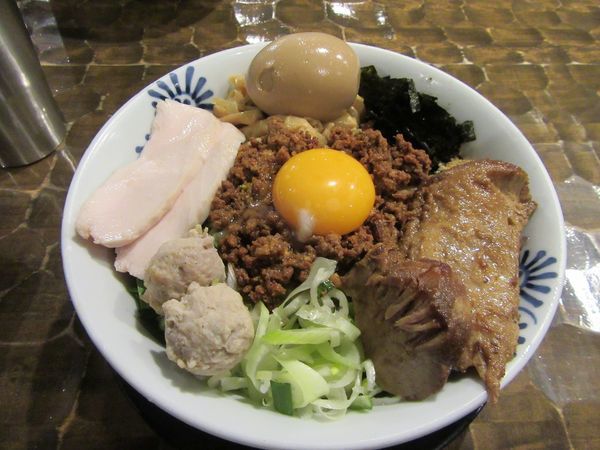 「トロ豚台湾まぜそば（１０００円）＋特級ＴＰ２５０円」@特級鶏蕎麦 龍介の写真