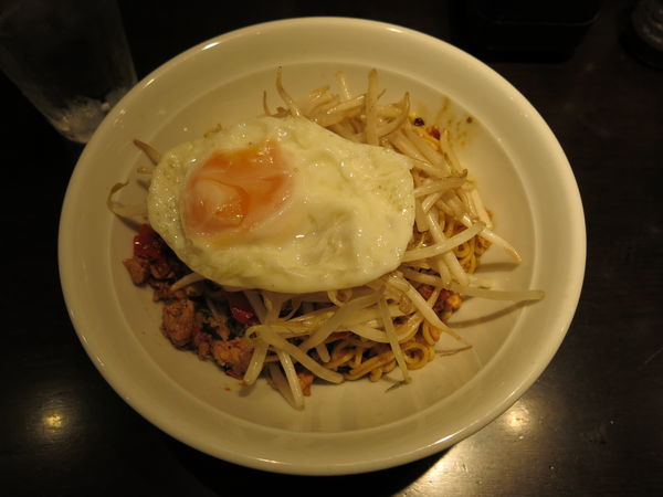 「激辛ガパオのタイ風油そば：1058円」@タイ料理 チャンロイ Kaaw 赤坂アークヒルズ店の写真