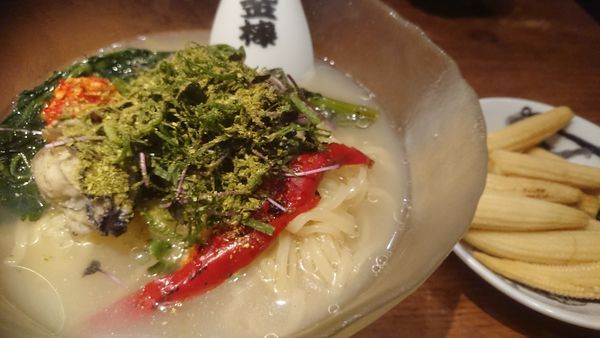 「冷やしカラシビ牡蠣ラーメン（限定）＋ヤングコーン」@カラシビ味噌らー麺・つけ麺 神田本店の写真