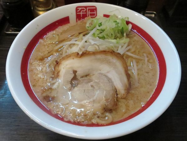 「らーめん ６８０円 ※アブラ多め」@千石自慢らーめん 王子店の写真