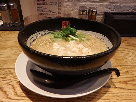 「ミニ鶏白湯ラーメン」@RYUS NOODLE BARの写真