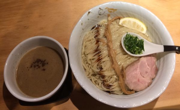 「つけそば 醤油 大盛」@SOBAHOUSE 金色不如帰 新宿御苑本店の写真