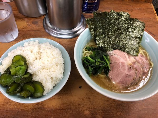 「チャーシュー麺 850円 ライス大」@横浜ラーメン 武蔵家 船橋店の写真