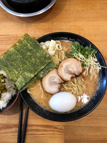 「満腹千円コース ラーメンV大盛り 硬め」@ら～めん のとやま 長後本店の写真