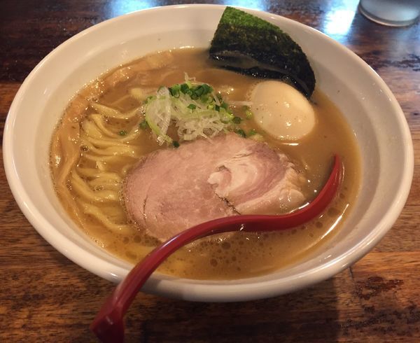 「濃旨らーめん醤油＋味玉」@麺処まるわの写真