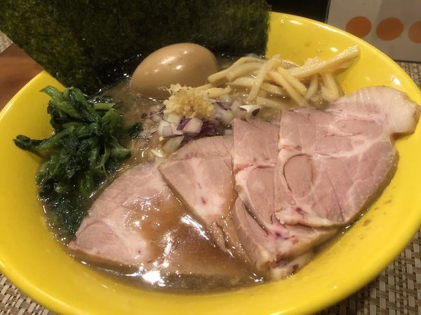 「煮干しラーメン醤油＋特製」@惠本将裕 神泉店の写真
