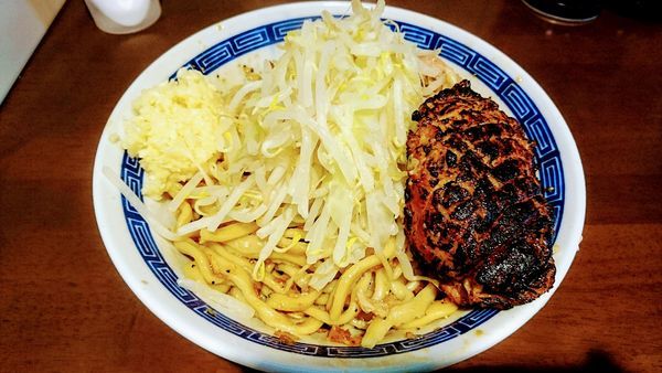 「えび汁なし(ニンニク)+炙り豚」@ラーメン ゼンゼンの写真