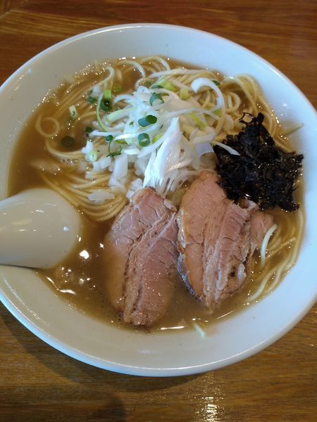 「煮干しそば 白醤油 750円 中盛」@中村屋総本山の写真