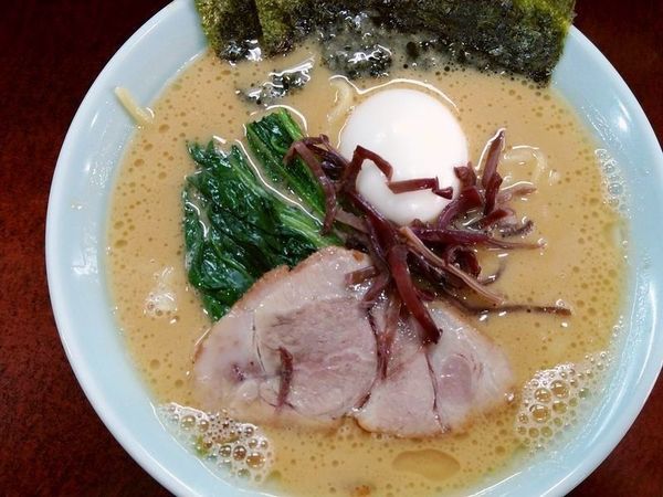 「ラーメン＋半熟味玉」@横浜ラーメン 壱鉄家の写真