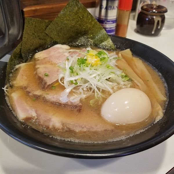 「濃厚魚介ラーメン+特製」@麺屋 侍の写真