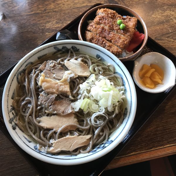 「肉そば プラス ミニかつ丼（￥1,050）」@といやの写真