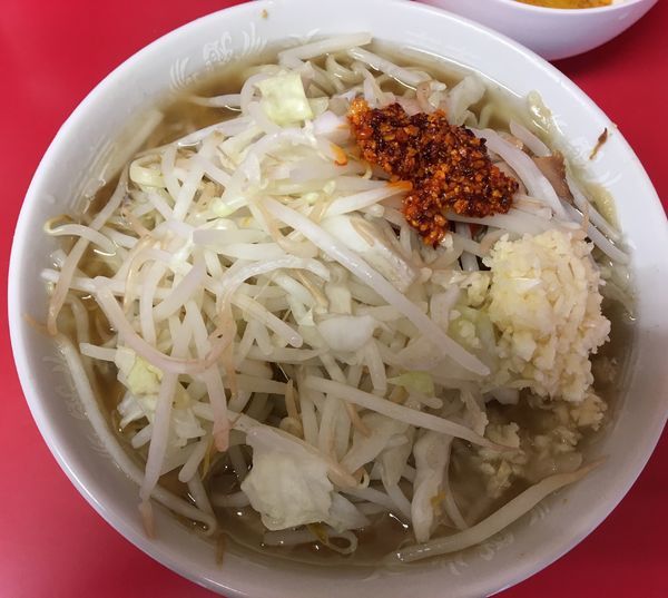 「小ラーメン  玉子   ニンニク  ➕  ラー油」@ラーメン二郎 千住大橋駅前店の写真