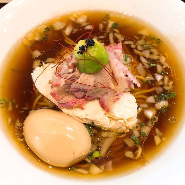 「鶏と水 (醤油) 味玉付き ¥890」@つくばらーめん 鬼者語 -オニモノガタリ-の写真