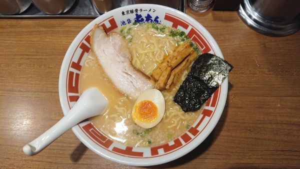 「東京豚骨ラーメン（大盛）」@屯ちん 池袋本店の写真