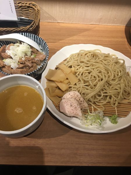 「めんま鳥つけそば チャーシューの丼」@麺屋すみす 半蔵門の写真