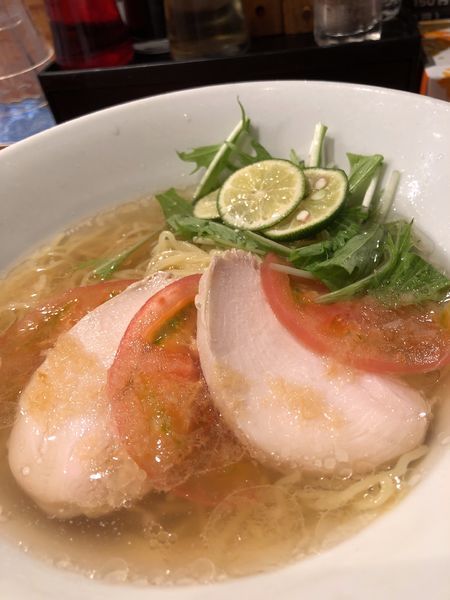 「【8月限定】冷たい貝出汁塩らぁめん」@らぁ麺屋 つなぎの写真