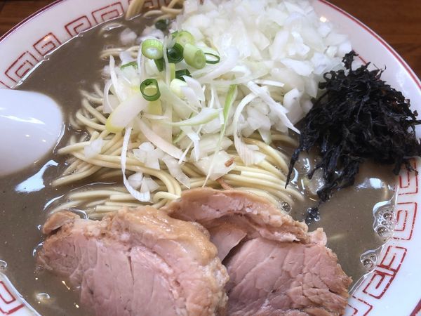 「濃厚煮干そば（大）＋玉ねぎ」@煮干中華そば専門 煮干丸の写真