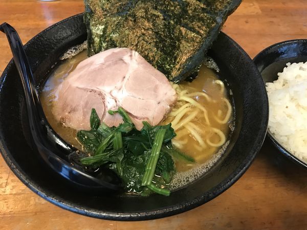 「ラーメン（並）＋ライス」@家系ラーメン 傳助の写真