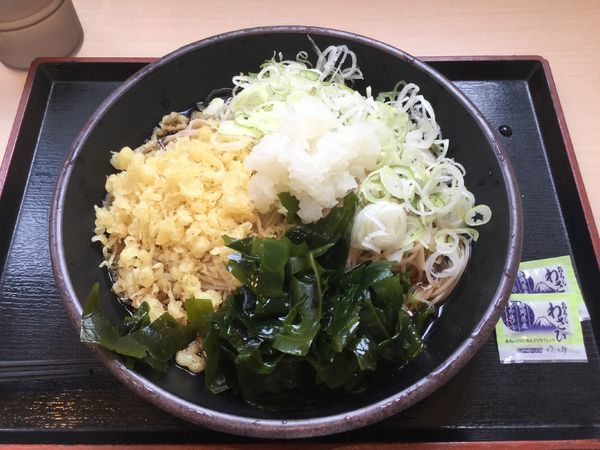 「朝そば鬼おろし・三陸わかめ変更、薬味多目+大盛(¥330)」@ゆで太郎 錦町店の写真