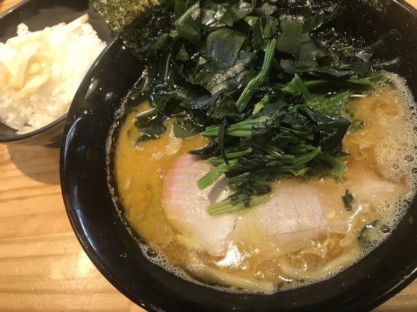 「ラーメン＋南三陸産生わかめ＋ライス」@横横家 仙台店の写真