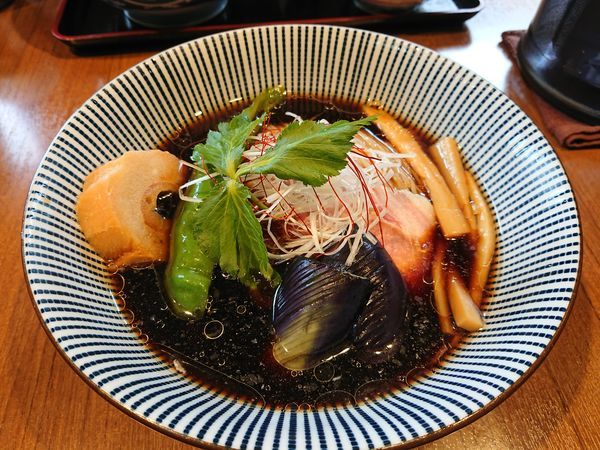 「【限定】夏野菜の冷やし煮干しそば900円」@寿製麺よしかわ 川越店の写真