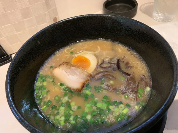 「豚骨ラーメン クロ」@博多居酒屋 雷神 錦店の写真