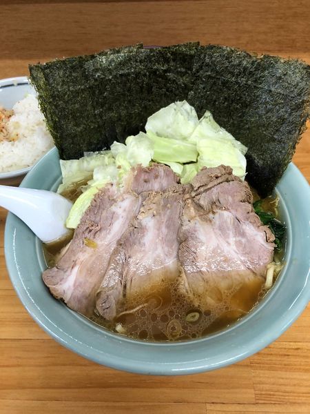 「中盛りチャーシュー麺 濃いめ硬めちょい多め 海苔 小ライス」@捲り家の写真