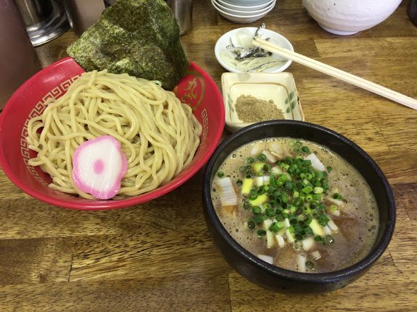 「【1日20杯夏季限定】濃厚つけ麺(中盛) 870円＋魚粉 50円」@中華蕎麦 丸め 東久留米店の写真