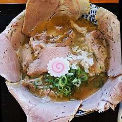 のみほし煮干しそば＋はみだしチャーシュー 1060円