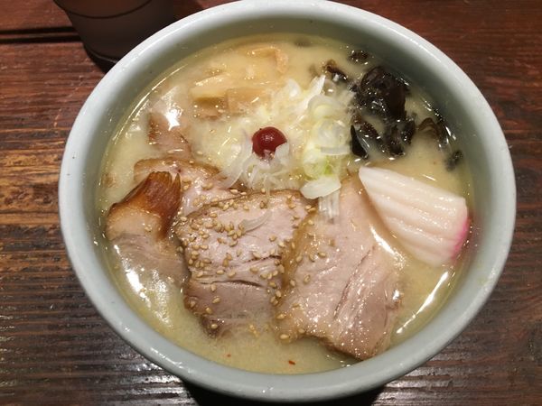 「しおらーめん」@らーめん 山頭火 新宿南口店の写真