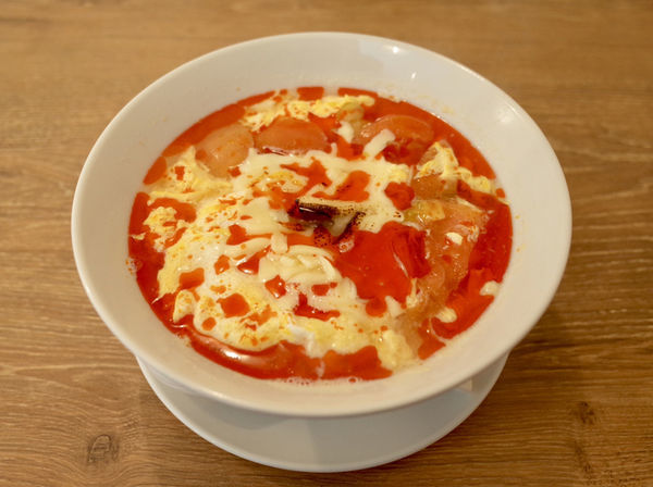 「トマト麺 チーズTP…880円、本物の杏仁豆腐…280円」@カドワラの写真