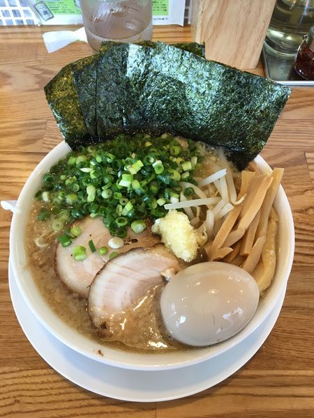 「とんこつ 750円 + 全部のせ 350円」@らぁめん伊山の写真