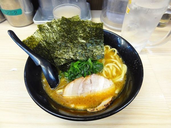 「ラーメン 540円 麺硬め チューハイ150円」@せい家 十条店の写真