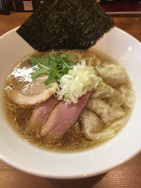 「鴨だし醤油ワンタン麺＆味玉」@鳴馬良の写真