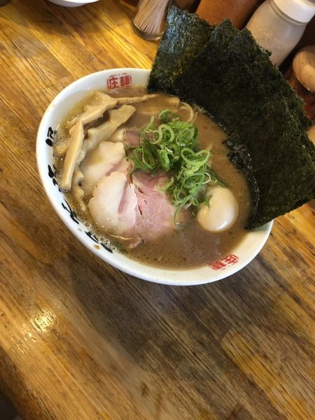 「らぁ麺並 得トッピング」@麺屋 庄太 六浦本店の写真
