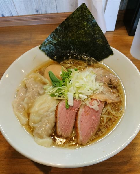 「鴨だし醤油 ワンタン麺 味たまご 大盛」@鳴馬良の写真