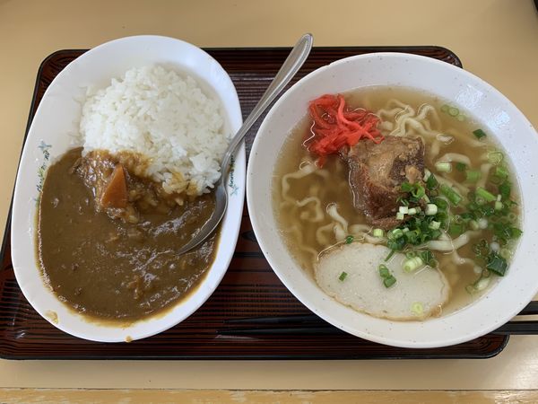 「ミニ沖縄そば290+ミニカレー290＝580円」@どん亭 牧志店の写真