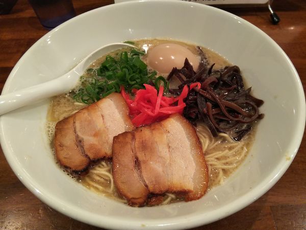 「豚骨塩ラーメン（極細麺）：カタ　＋味玉：㋗券　＋替玉：バリカ」@New old style ゆいが 三郷店の写真