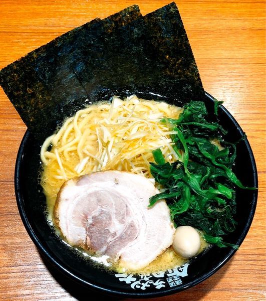 「ネギラーメン(並.ほうれん草.麺硬め)」@横浜家系ラーメン 馬場壱家 山の陣 2号店の写真