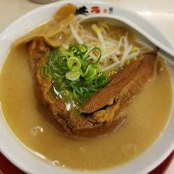 煮込みバラ肉ラーメン