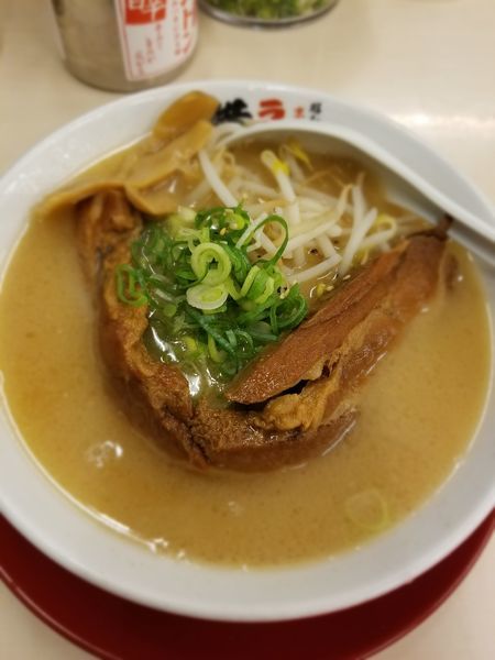 「煮込みバラ肉ラーメン」@ラーメン 横綱 枚方店の写真