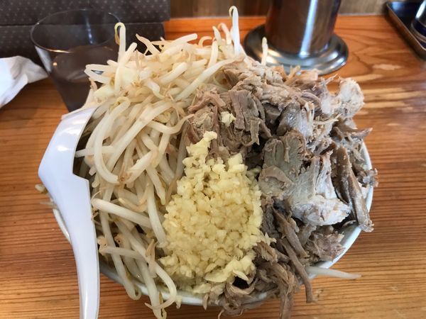 「ラーメン 肉ダブル 野菜ニンニク増し」@麺とび六方 長野店の写真