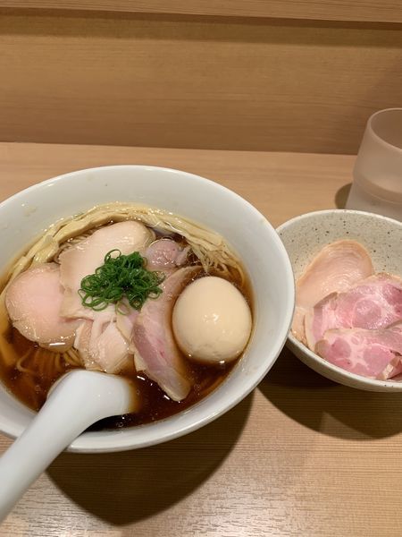 「特製醤油ラーメン+チャーシュー追加」@らぁ麺 はやし田 新宿本店の写真